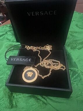 Versace Enamel Medusa Necklace Black+Gold New with Box